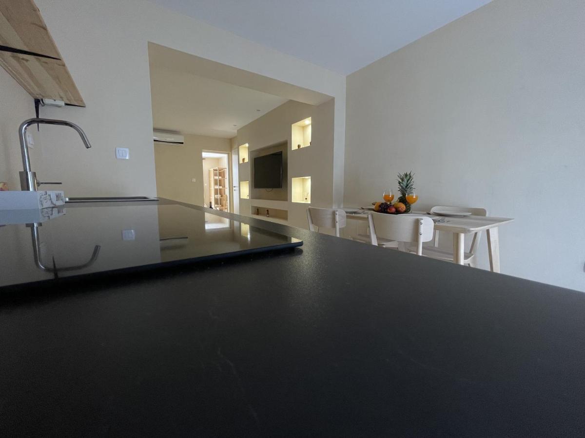 Cozy Apartment Matijas With Private Parking And Terrace Сплит Екстериор снимка